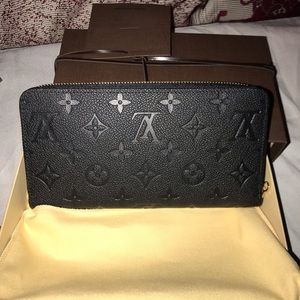 Louis Vuitton zipper wallet